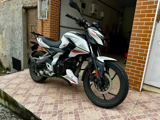 Bajaj Pulsar N150 2027 2.000 KM Garantia de Fabrica