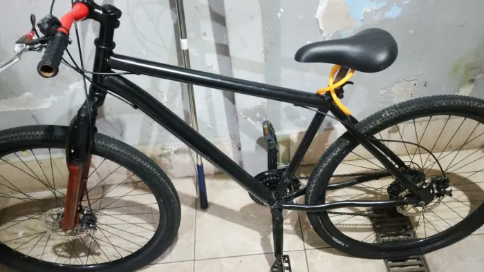 Bicicleta aro 28 em bom estado de conservação 21 marcha contato só pelo watts *