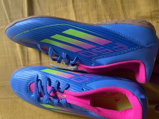 Chuteira adidas futsal original !