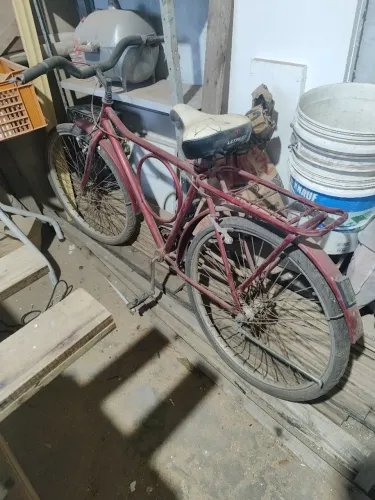 Bicicleta velha para reformar