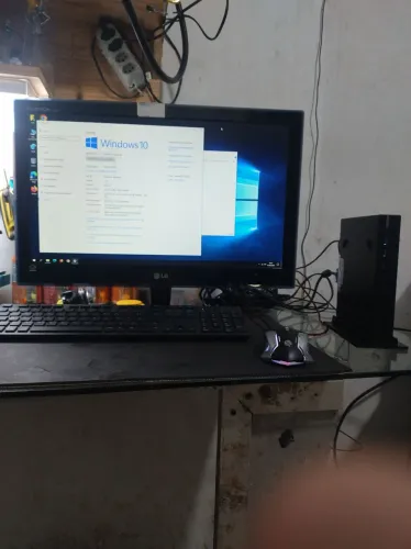 Vendo CPU mini Daten.  i3. Oitava geração ddr4 8gb M2. 240 gb.