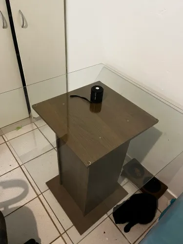 Mesa Magda marca Madesa, tampo de vidro, 4 cadeiras