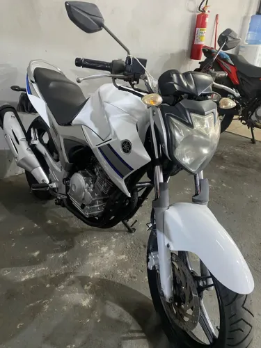 Yamaha Fazer 250cc 2015 shalom veículos 