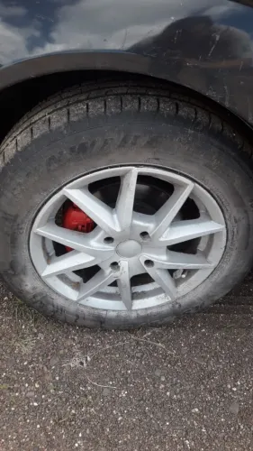 Vendo rodas aro 15 da Ford Focus , rodas estão com pintura feia porém boas ,pneus meia vid