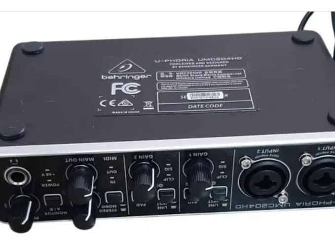 PLACA de mesa de som Boehringer mod.U Phoria UMC 204 HD. Para lives, música, aproveite !