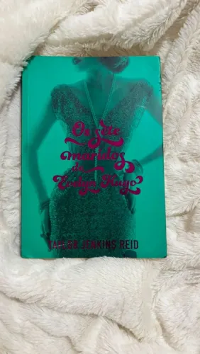 Os sete maridos de Evelyn Hugo DESAPEGO LITERÁRIO