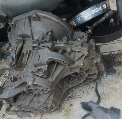 Vendo caixa de macha de master 2.3 16 válvula 