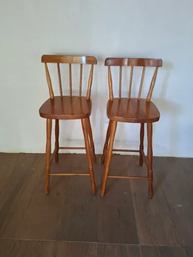 Banquetes altas em madeira