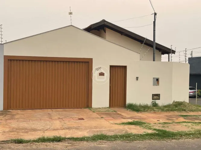 CASA DE ESQUINA PRÓXIMA A EDUARDO ELIAS ZAHRAN