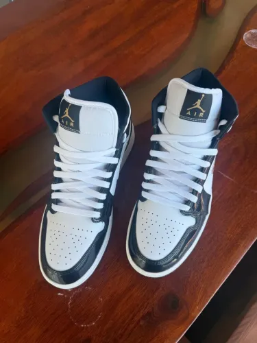 Tênis Nike Air Jordan 1 mid SE