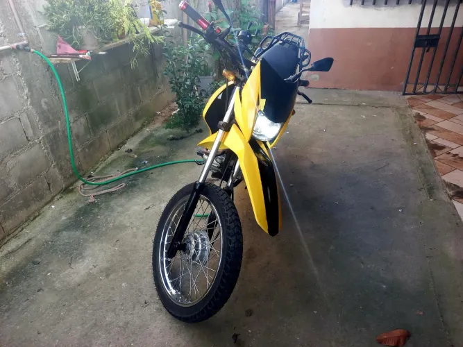 Vendo ou troco em outra.no meu nome bros 150ks 07/08 moto forte!