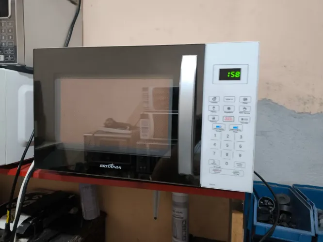Microondas Britânia 33 Litros Espelhado PMO33B 1400w 127v