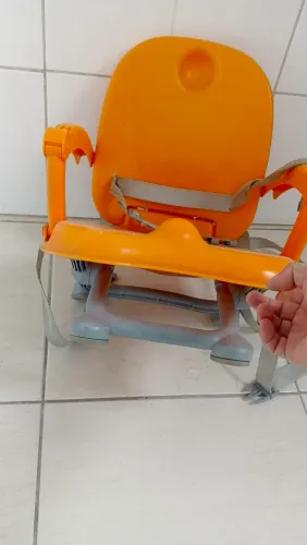 Cadeira de alimentação infantil
