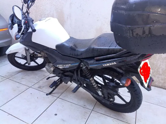 Factor 150 2015/2016 com baixa quilometragem 