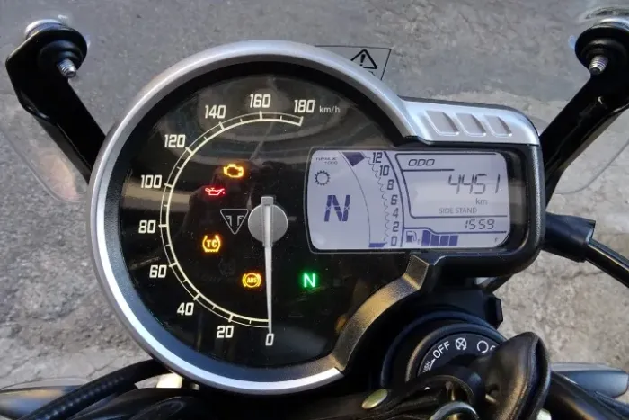 Triumph speed 400 muito nova