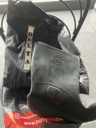 Capa de chuva e bota