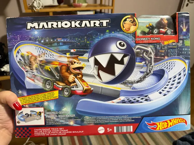 Pista Mario Kart Hot Wheels com 8 personagens