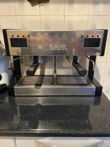 Cafeteira Profissional Briel 2 Grupos 220V - R$ 1.500
