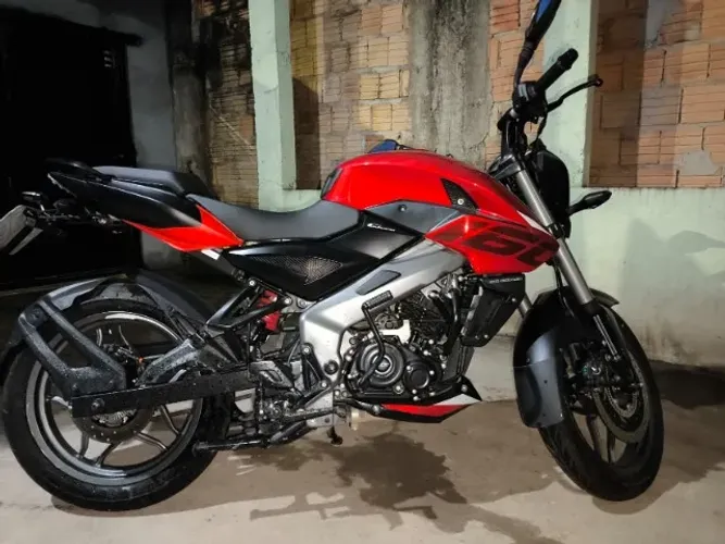 Moto bajaj 2025 semi nova