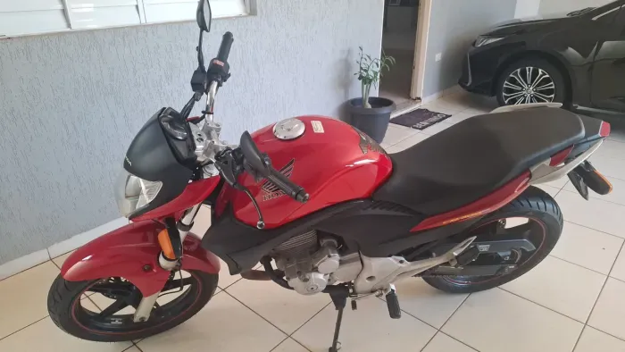 Moto impecável 