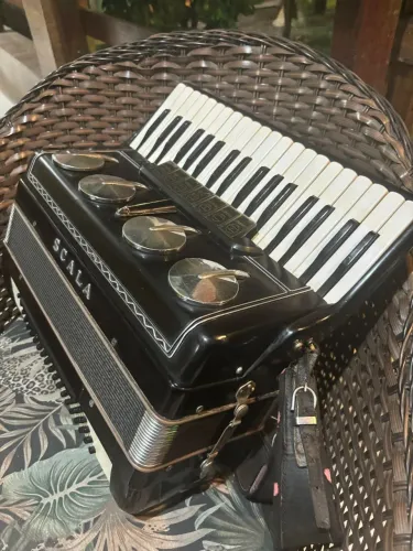 ACORDEON SANFONA SCALA 80 BAIXOS AFINADA E TOP DEMAIS DE SOM... ( ACEITAMOS CARTÃO )