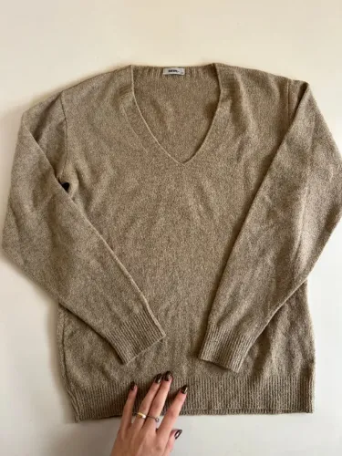 blusa de tricô basiq gola v bege