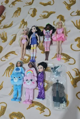 Lote barbie, bratz. Ursinhos carinhosos e outras.