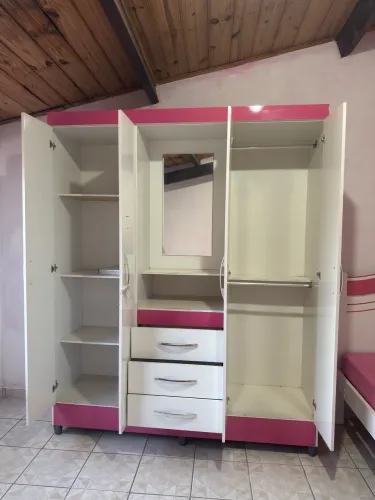 Guarda roupa branco