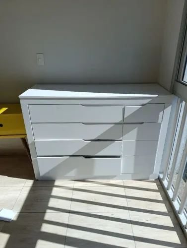 Vendo comida com 4 gavetas e uma porta