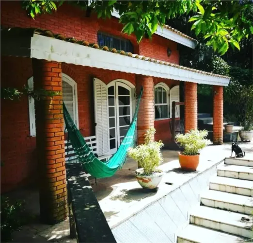 Esse sobrado em Santa Inês, Caieiras - SP parece ser uma ótima oportunidade! Com 512 m² de
