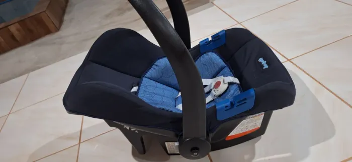 Vendo bebê conforto 