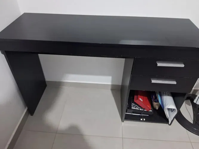 Escrivaninha Preta