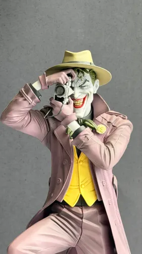 Estátua Coringa "A Piada Mortal" Kotobukiya ArtFX 2ª Ed. (1/6) + HQ Deluxe Panini