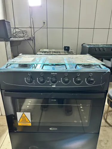 Vendo Fogão Clarice 5 bocas , acendedor automático, novo.
