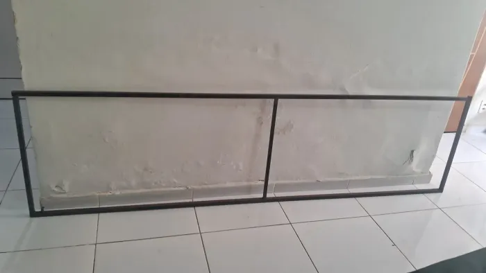 Estrutura de ferro para banner de fachada de loja
