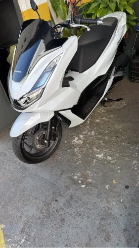 Moto nova , pouco uso , estado de zero
