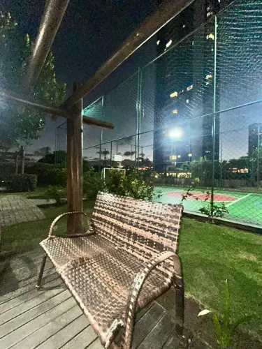 4 quartos, 200m2 às margens do Rio Capibaribe com vista para o campo do Sport
