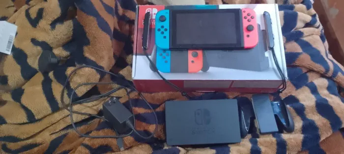 Nintendo Switch v1 Neon (Usado)