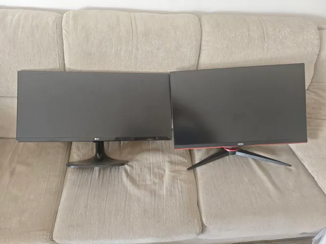 Monitores com defeitos