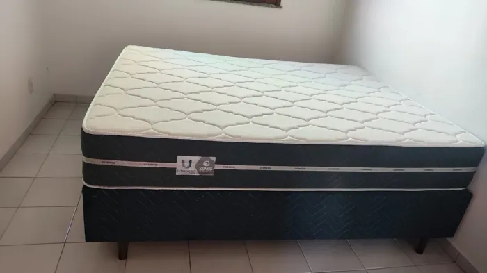 Cama e colchão Queen