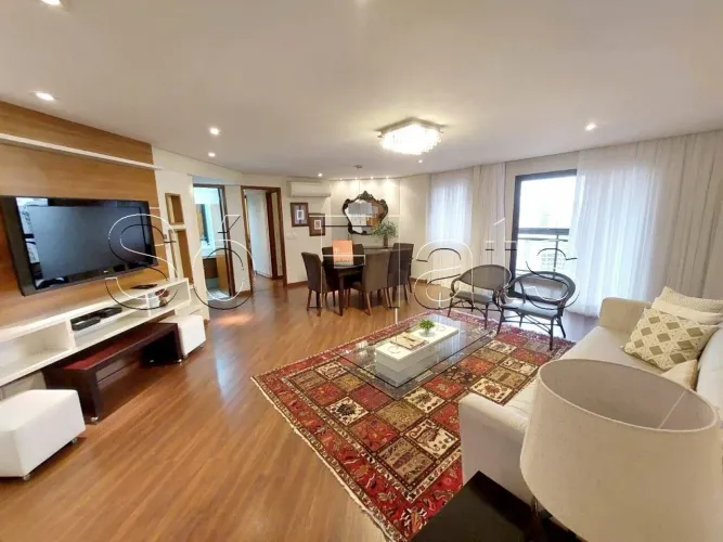 Flat com 3 dormitório de alto padrão em Moema com 120m², serviços, concierge, segurança 24