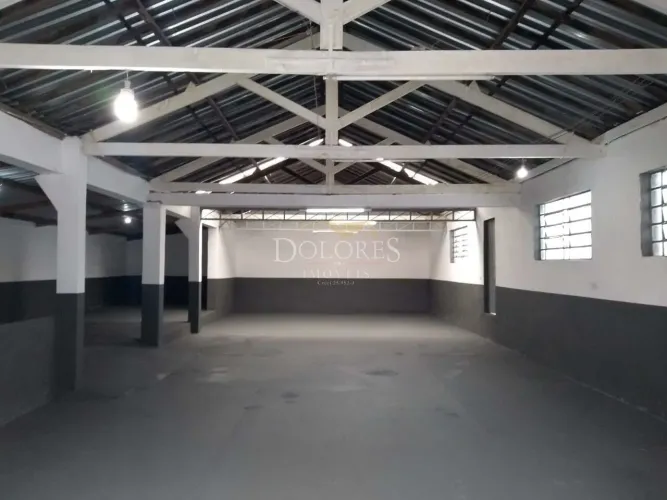Galpão com mais de 240m²