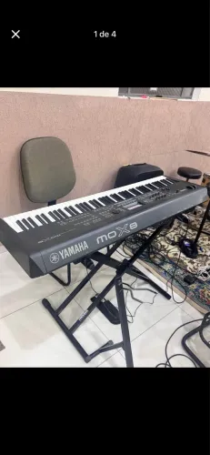 Teclado Yamaha mox8