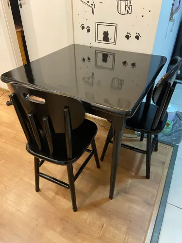 Mesa quadrada com 2 cadeiras (80 x 80 cm)