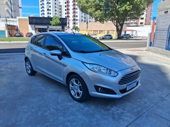 Ford Fiesta 1.6 16V Flex Aut. 5P 2015