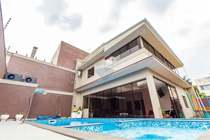 Residência com 6 dormitórios a venda Bairro Uberaba, Curitiba. PR