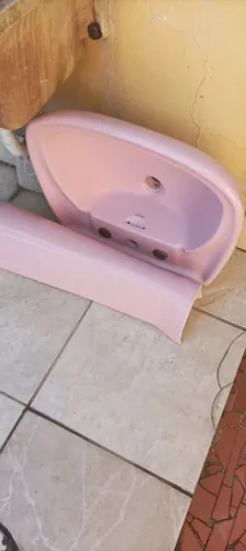 Pia para banheiro rosa