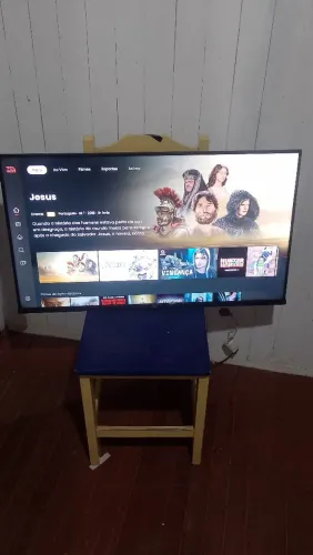 Tv TCL 43 polegadas smart Android acompanha controle sem os pezinhos 
