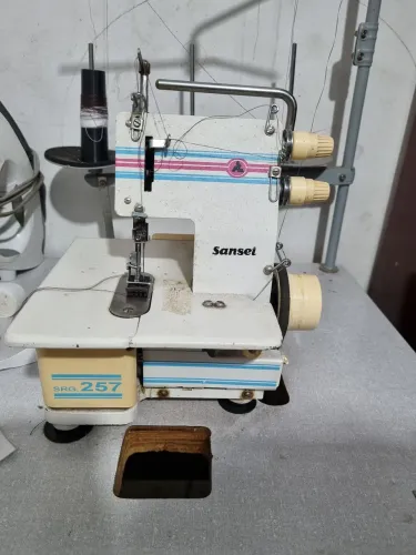 Maquina de costura galoneira