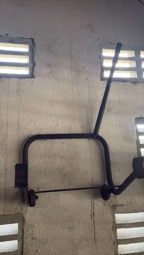 Cavalete dianteiro central para motos de baixa cilindrada